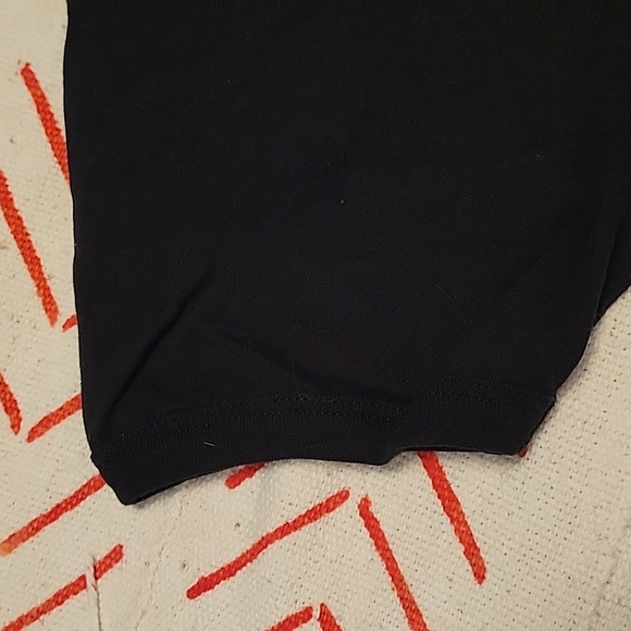 M.A.C. EVERY DAY IS WORLD AIDS DAY TSHIRT SIZE 5 NEW - Picture 4 of 4